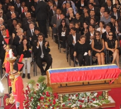 Su Alteza Real el Príncipe de Asturias junto a los jefes de Estado y de Gobierno asistentes al funeral de Hugo Chávez